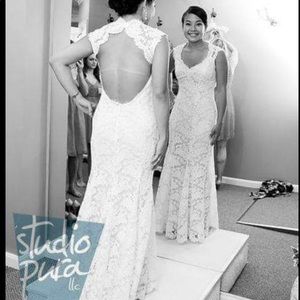 Monique Lhuillier scarlet wedding dress.